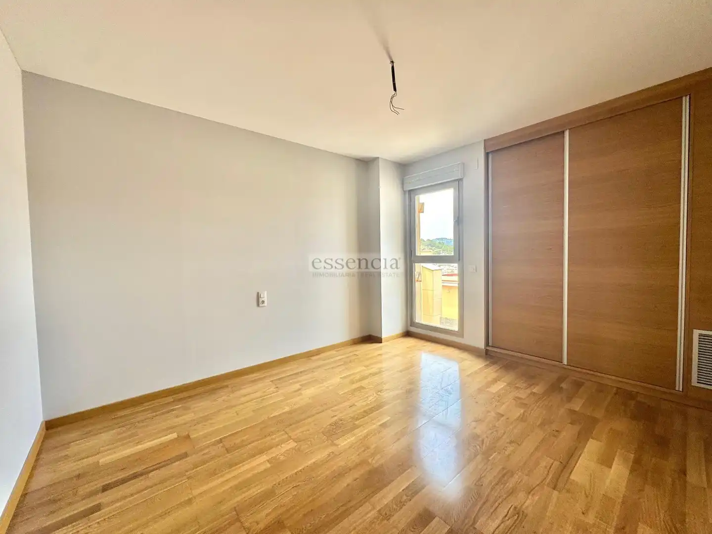 Schlafzimmer von Dachboden zum Verkauf in Gandia mit Klimaanlage, Terrasse und Balkon