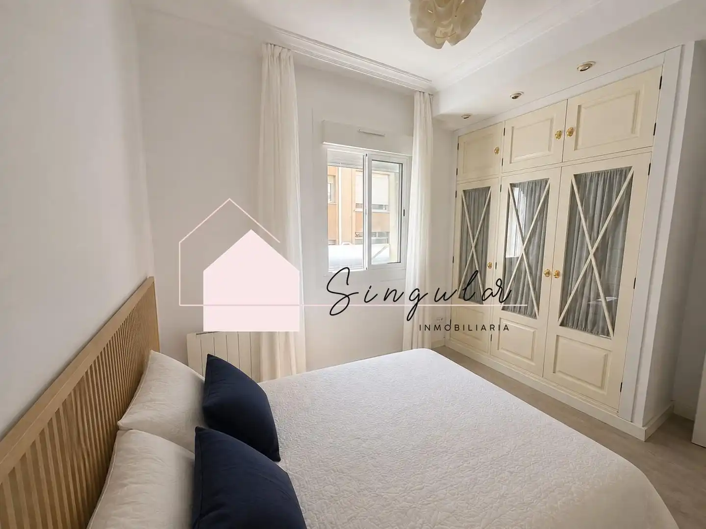 Habitación de Piso en venta en Vigo  con Calefacción y Amueblado