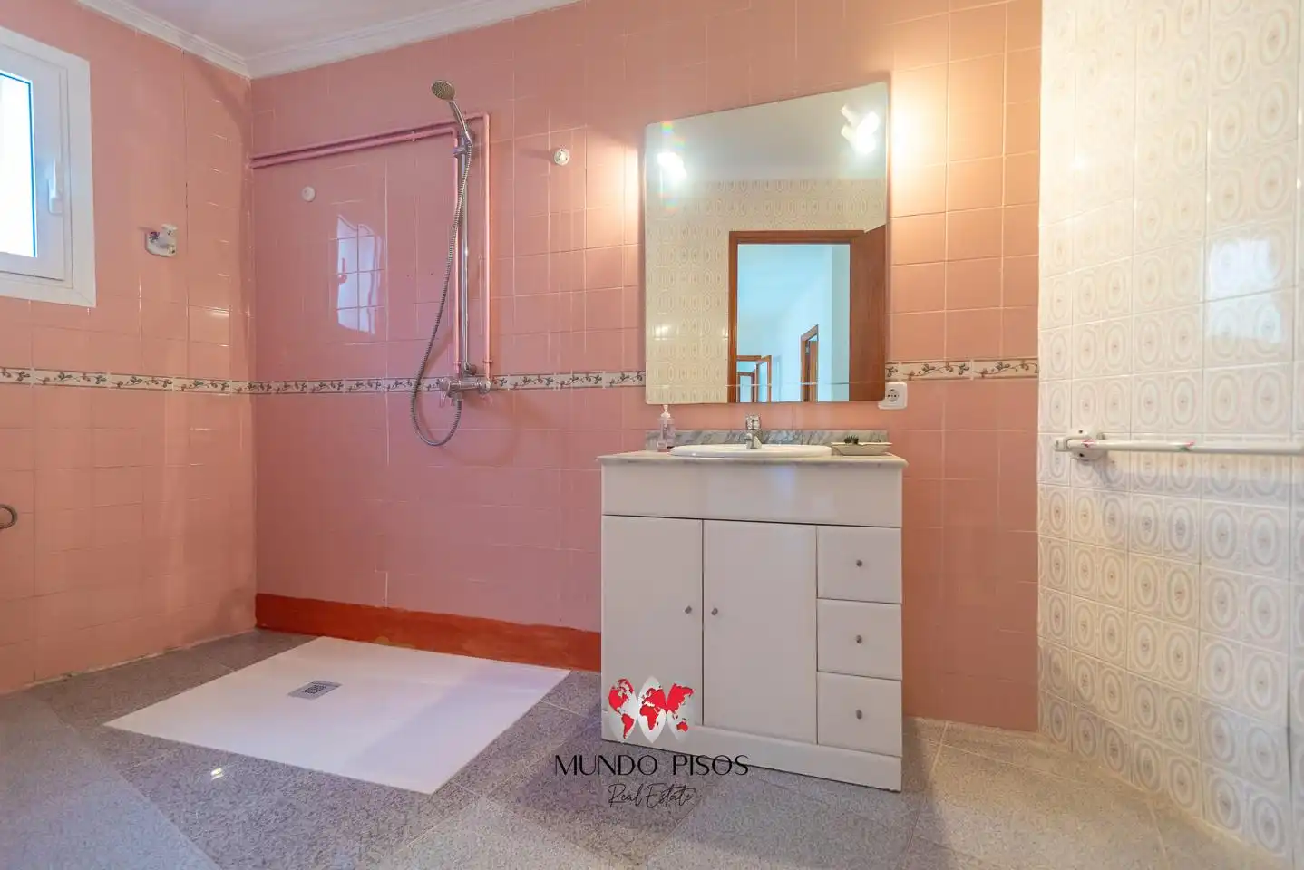 Badezimmer von Erdgeschoss zum Verkauf in  Palma de Mallorca mit Klimaanlage, Heizung und Terrasse