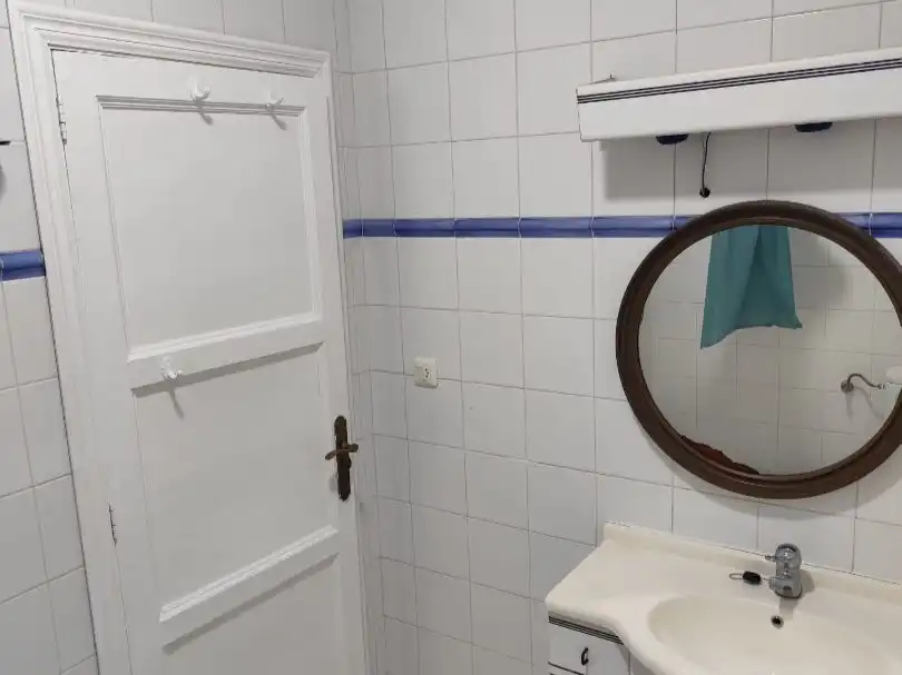 Baño de Piso de alquiler en Vigo  con Calefacción, Parquet y Amueblado