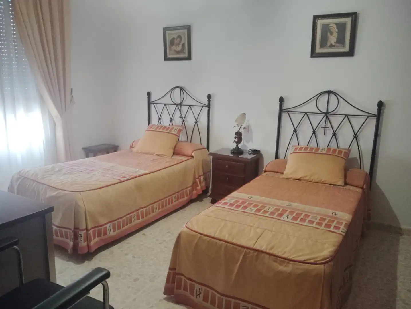 Dormitori de Casa o xalet en venda en Brenes amb Aire condicionat, Jardí privat i Piscina
