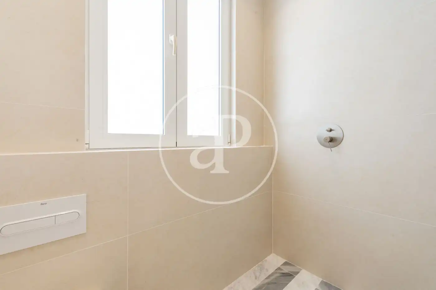 Baño de Piso en venta en Madrid con Aire acondicionado, Calefacción y Terraza