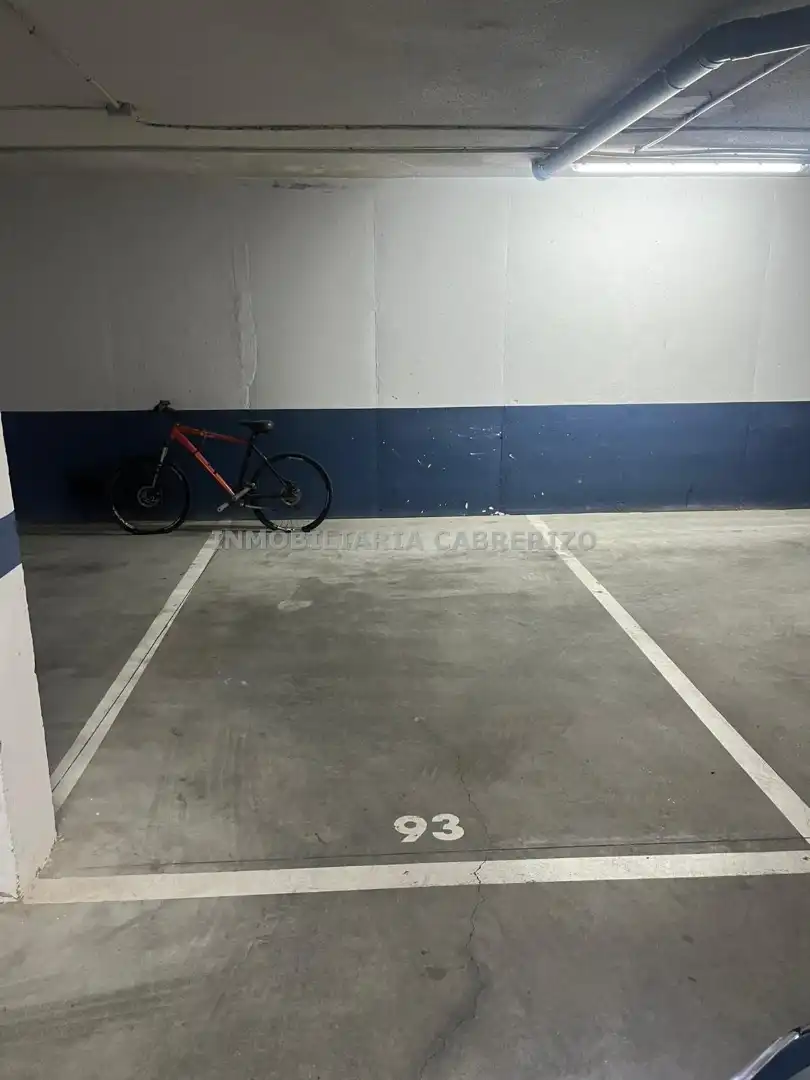 Einzelparkplatz mit Aufzug zur Miete in Calle Sorzano