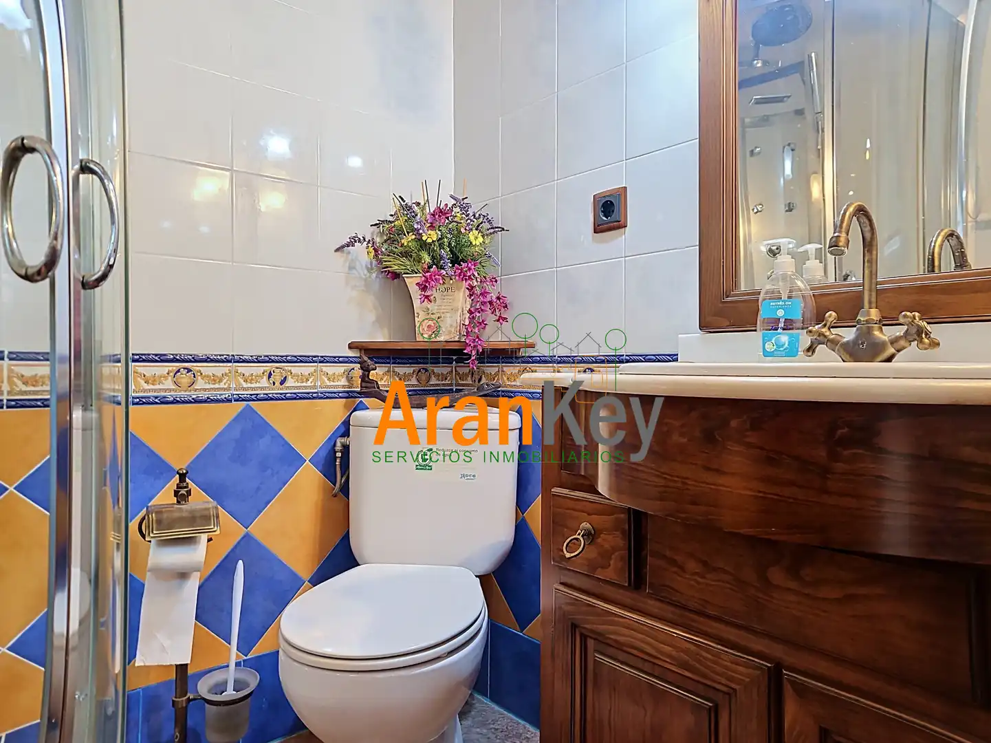 Bathroom of Houses for sale in Aranjuez  with Air Conditioner, Private garden and Terrace