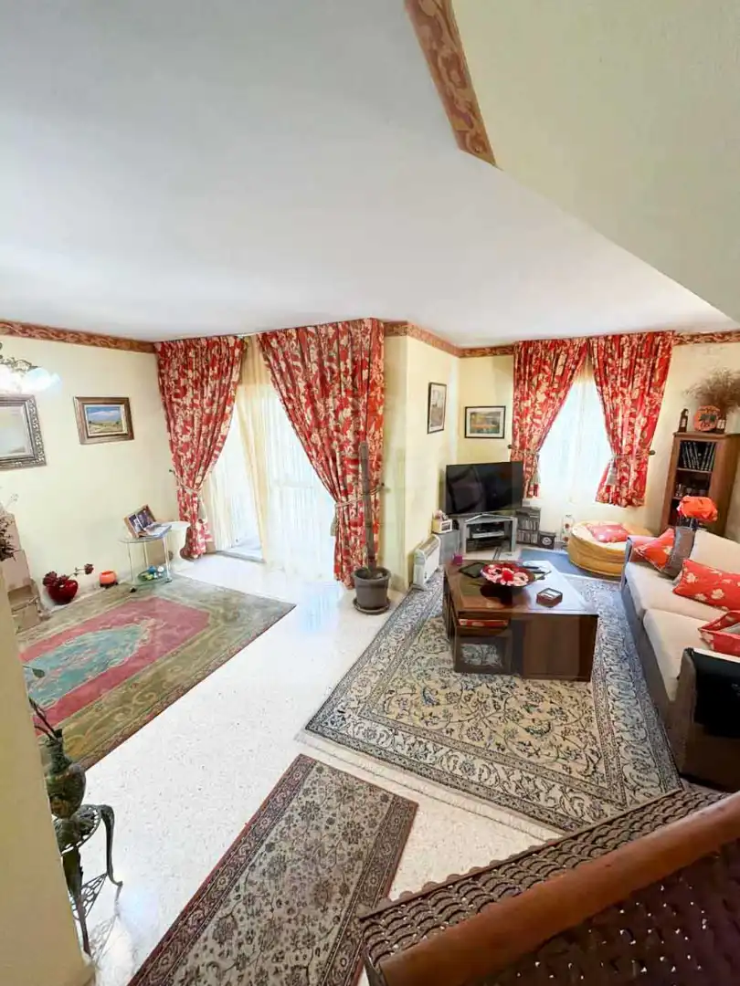 Sala d'estar de Casa o xalet en venda en Estepona amb Jardí privat, Terrassa i Moblat