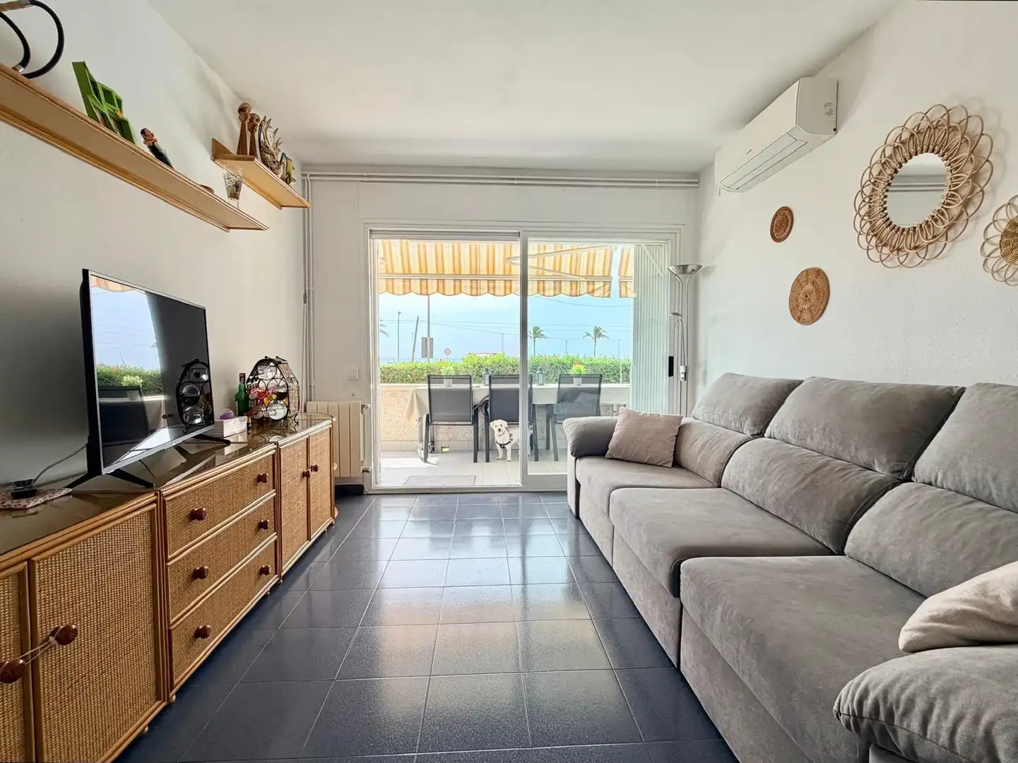 Sala d'estar de Planta baixa en venda en Cunit amb Piscina comunitària