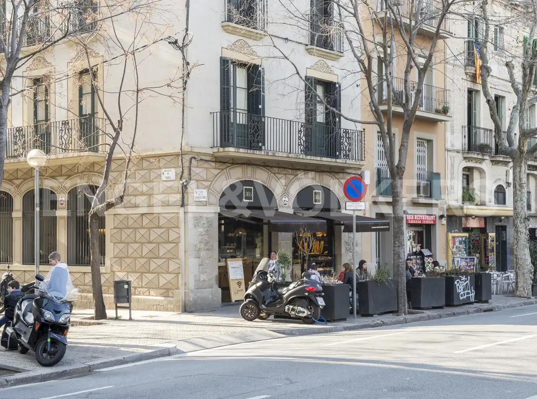 Vista exterior de Edificio en venta en Barcelona