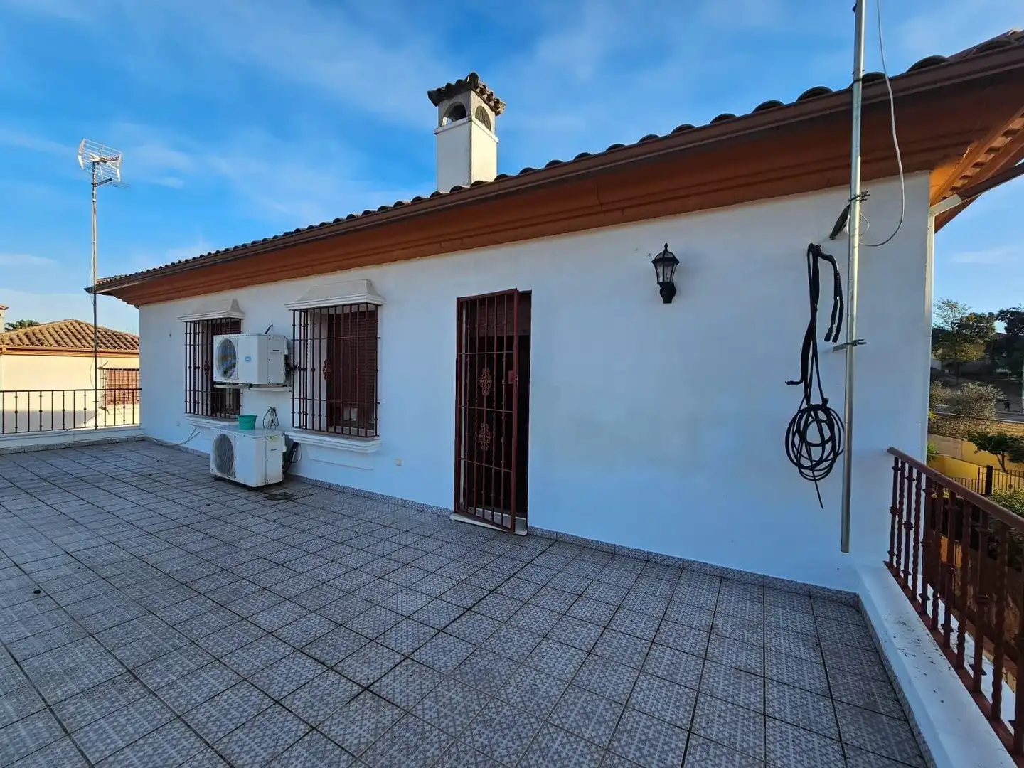 Vista exterior de Casa o xalet en venda en Córdoba amb Aire condicionat, Calefacció i Jardí privat