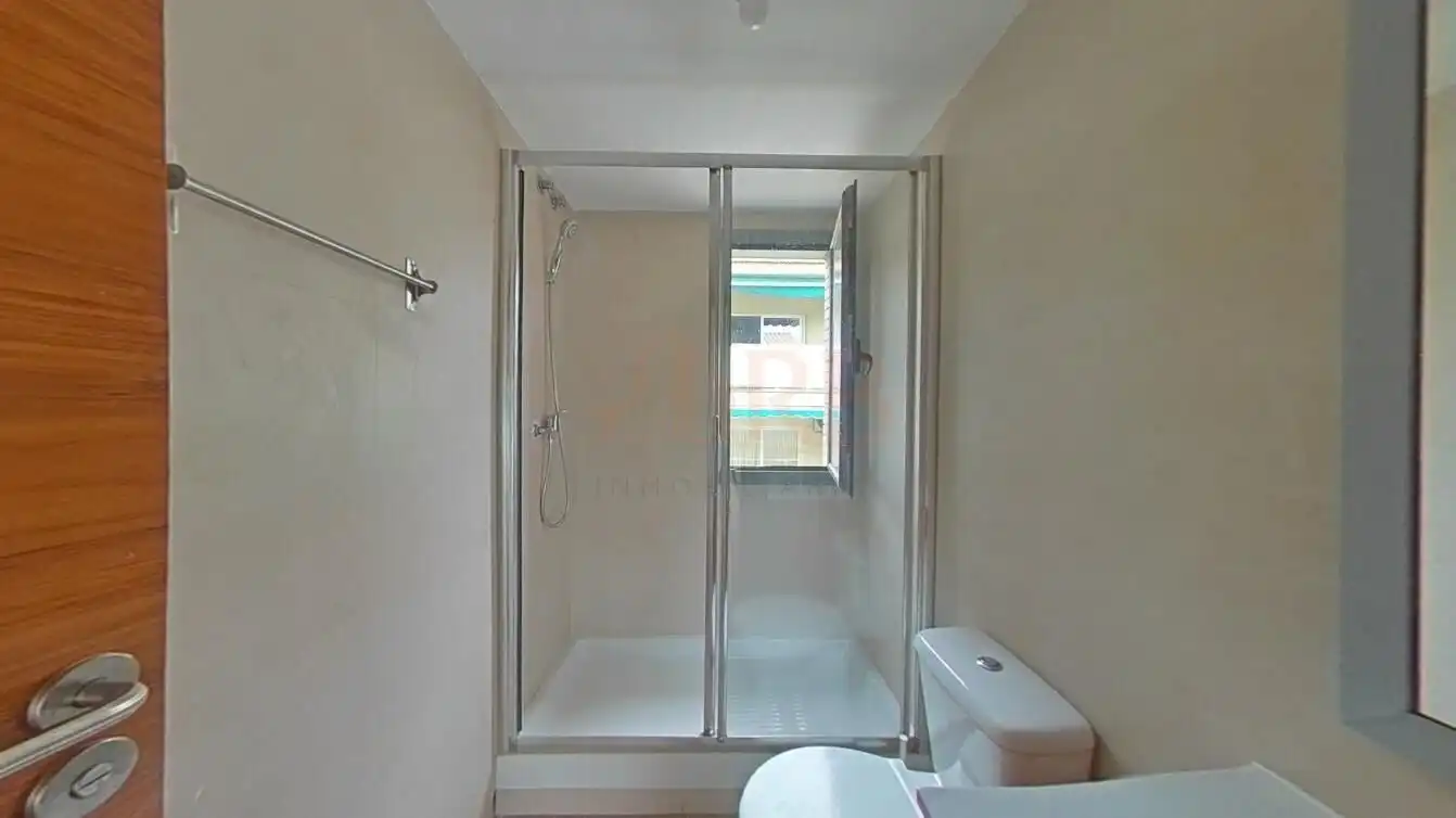 Baño de Piso en venta en Castelldefels con Piscina comunitaria