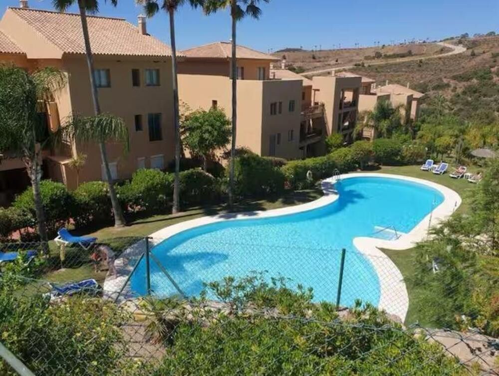 Swimming pool of Apartment to rent in Estepona  with Air Conditioner, Heating and Terrace
