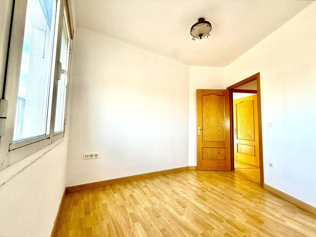 Habitación de Casa adosada en venta en Miguel Esteban con Alarma y Piscina comunitaria