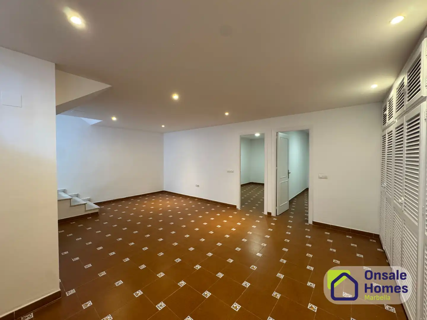 Casa adosada en venta en Marbella con Terraza, Balcón y Alarma