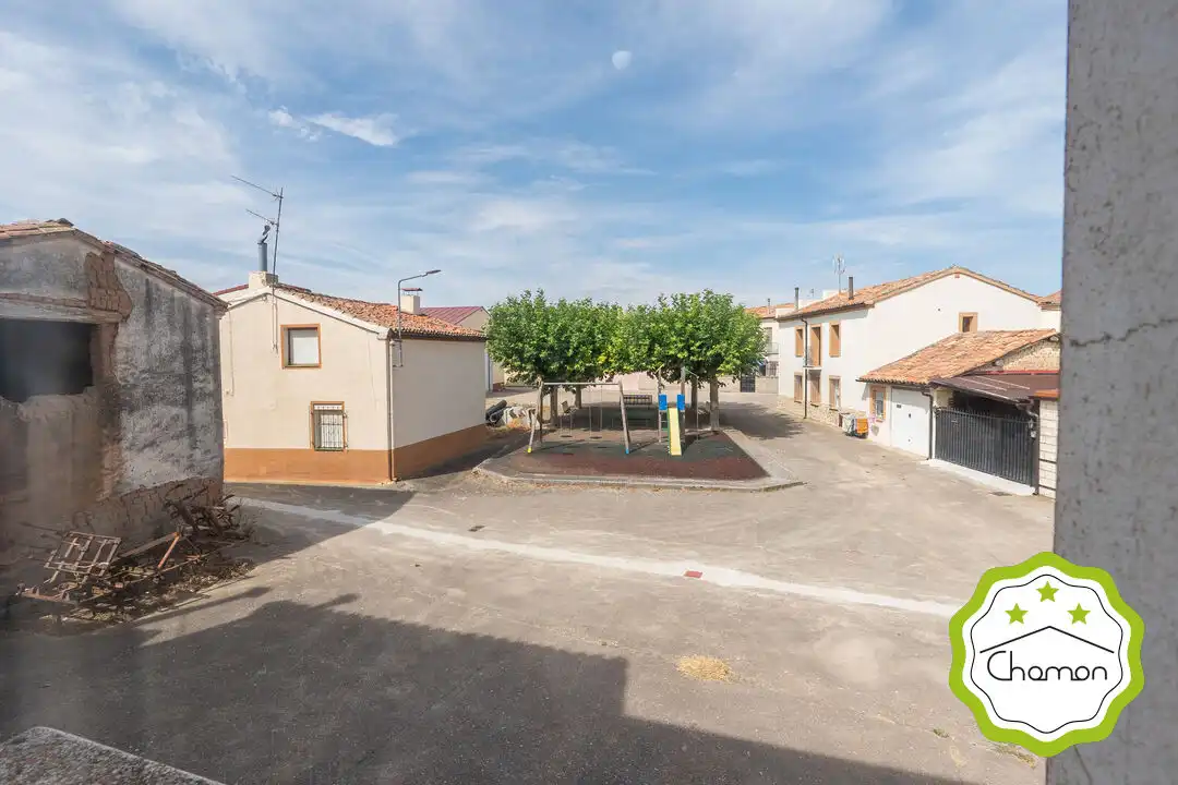 Vista exterior de Casa o chalet en venta en La Vid de Bureba  con Calefacción y Terraza