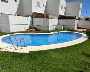 Piscina de Casa adosada en venda en Puerto Real amb Aire condicionat i Terrassa