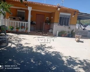 Vista exterior de Casa o xalet en venda en Lucena amb Piscina