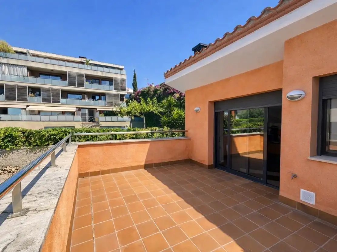 Casa aparellada amb piscina en venda a Mossen Cinto Verdaguer 10, imagen 25
