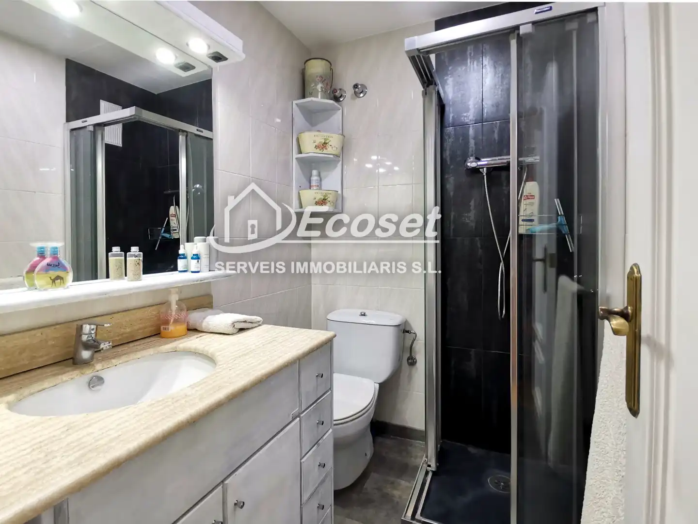 Badezimmer von Maisonette zum Verkauf in Cornellà de Llobregat mit Klimaanlage, Parkett und Terrasse
