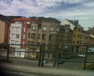 Vista exterior de Pis en venda en Ponferrada amb Calefacció