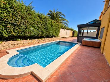 Doppelhaushälfte mit Pool zum Verkauf in Avinguda França 43