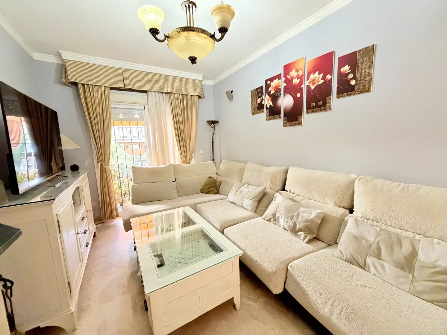 Living room of Detached homes for sale in Castilleja de Guzmán  with Air Conditioner, Terrace and Swimming Pool