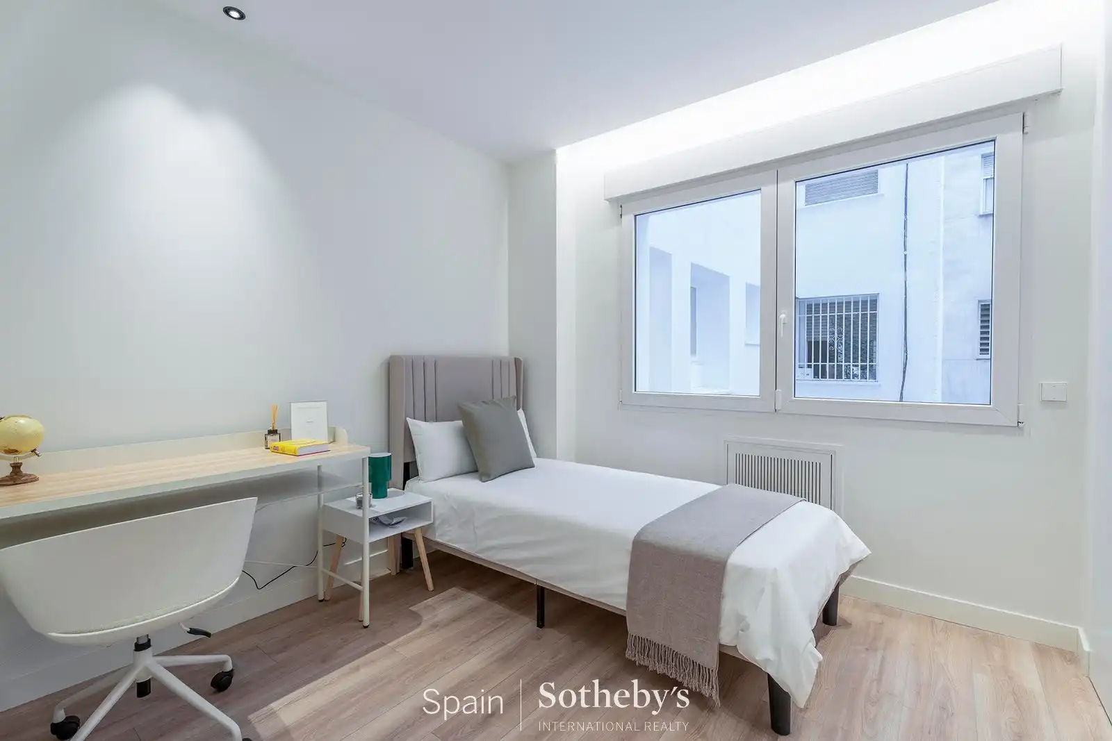 Dormitori de Apartament en venda en Madrid amb Aire condicionat i Calefacció