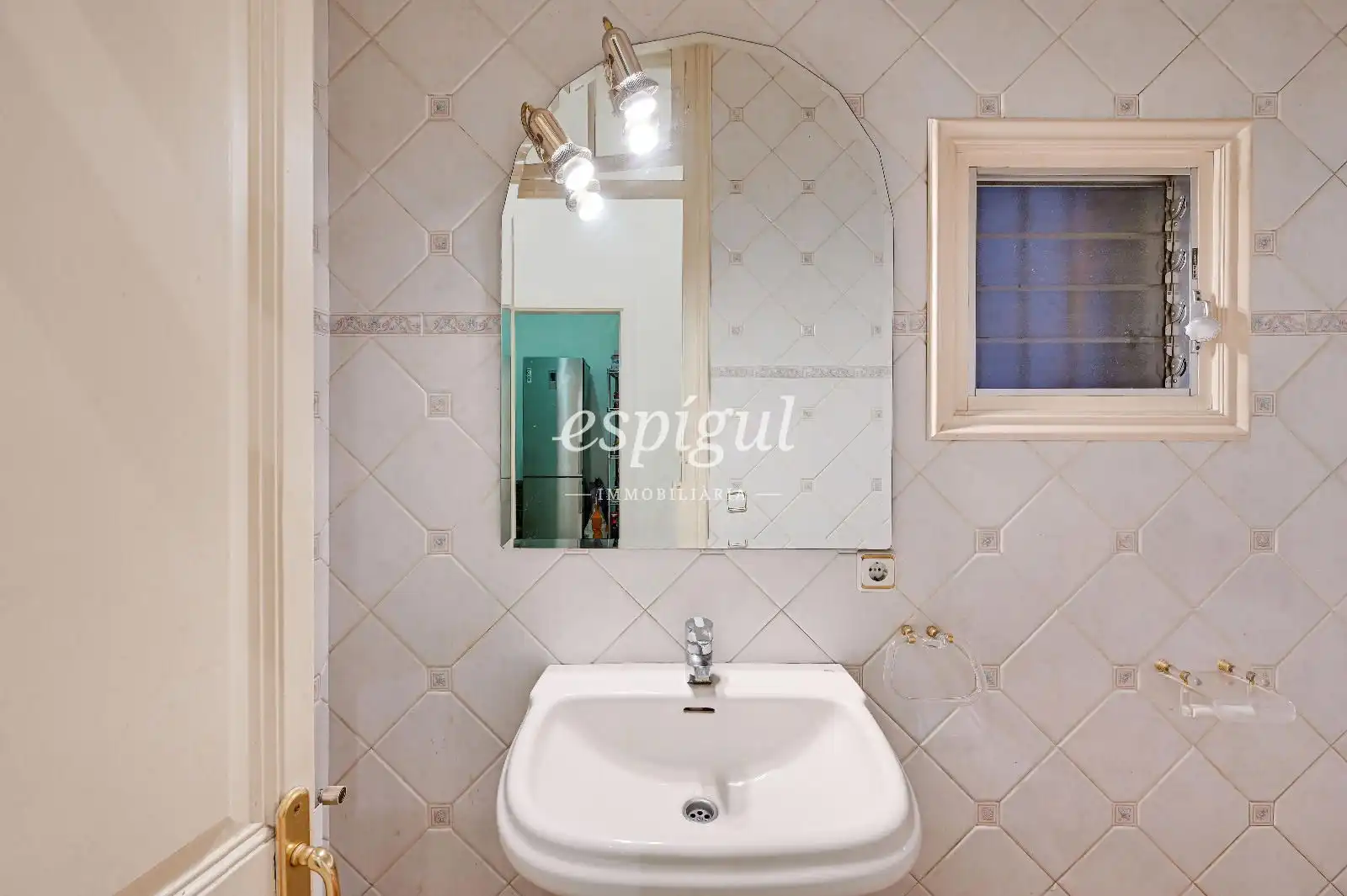 Baño de Piso en venta en Girona con Calefacción, Terraza y Amueblado