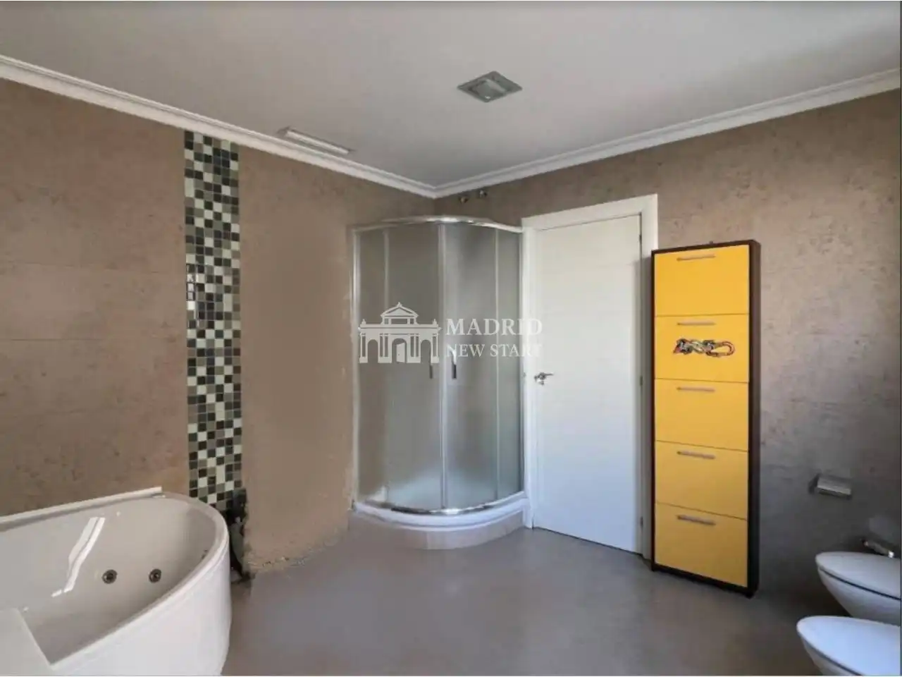 Badezimmer von Wohnung zur Miete in Madrid mit Klimaanlage, Heizung und Parkett