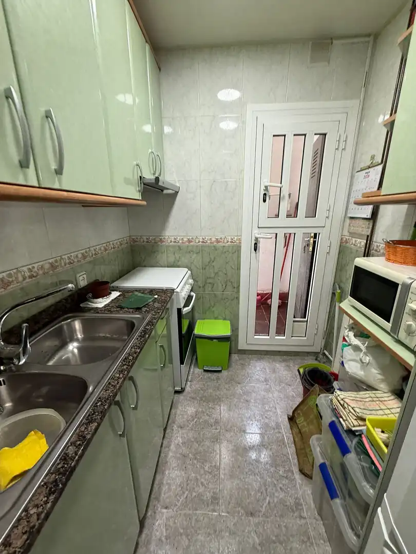 Cuina de Planta baixa en venda en L'Hospitalet de Llobregat amb Terrassa