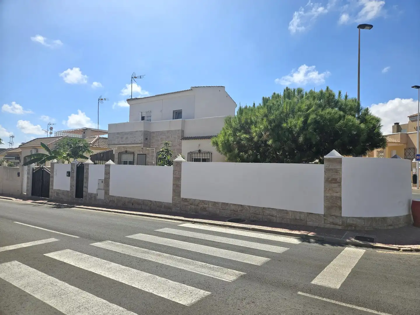 Vista exterior de Casa o chalet en venta en Torrevieja con Aire acondicionado, Jardín privado y Terraza