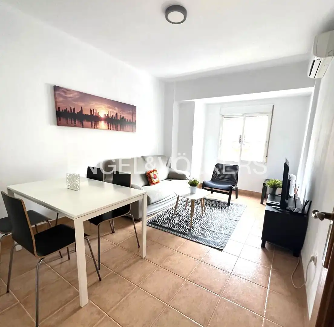 Exterior view of Flat for rent in Valencia  with Air Conditioner, Heating and Furnished
