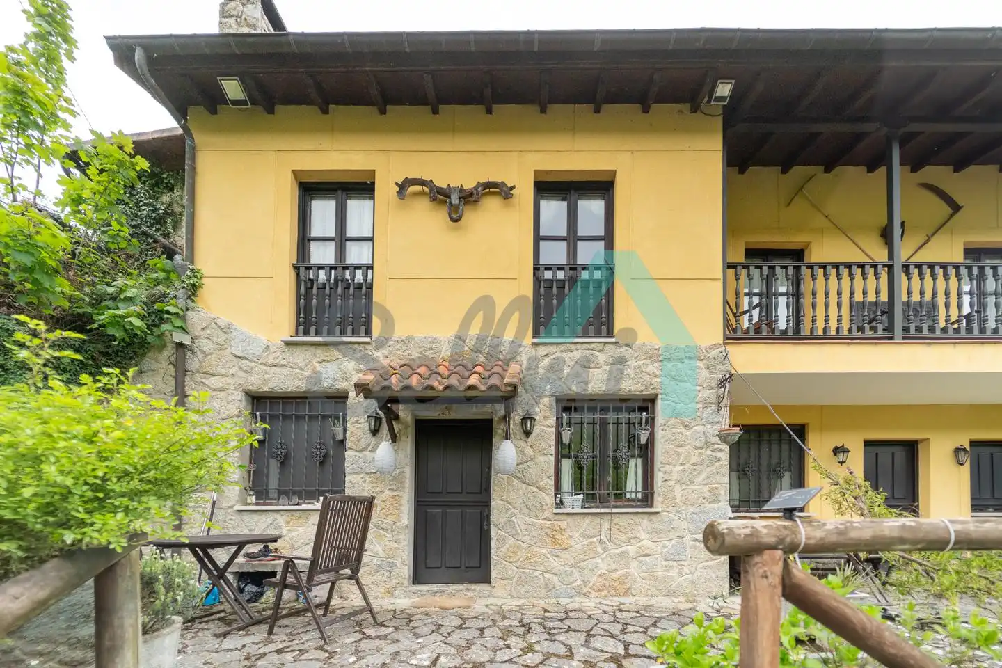 Vista exterior de Casa o chalet en venta en Quirós con Calefacción, Jardín privado y Terraza