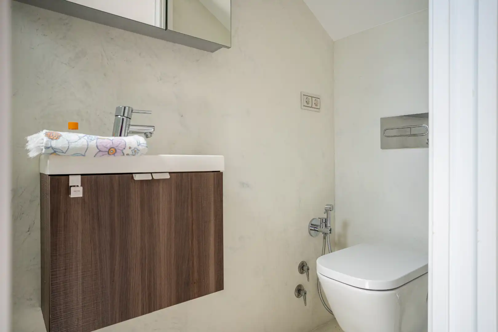 Badezimmer von Einfamilien-Reihenhaus zum Verkauf in Sitges mit Klimaanlage, Heizung und Parkett