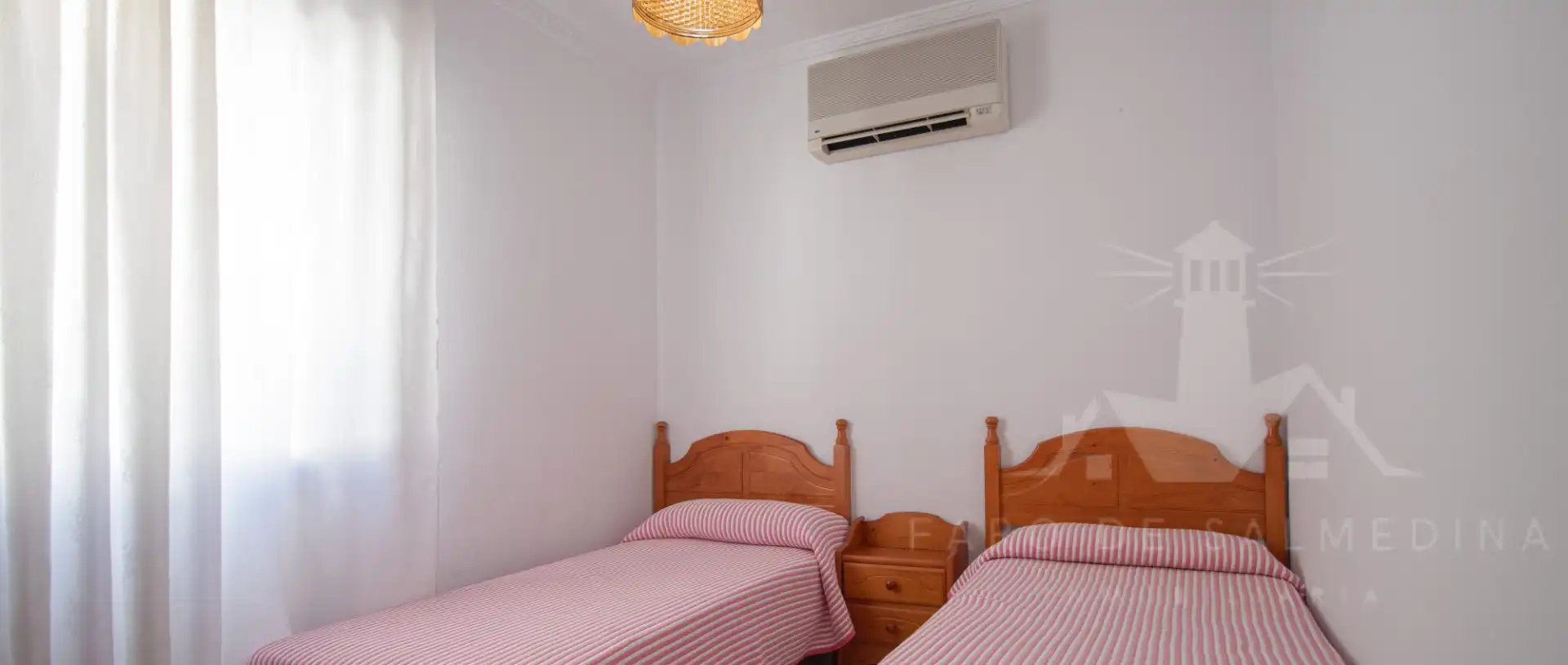 Habitación de Casa adosada en venta en Chipiona con Aire acondicionado, Trastero y Amueblado