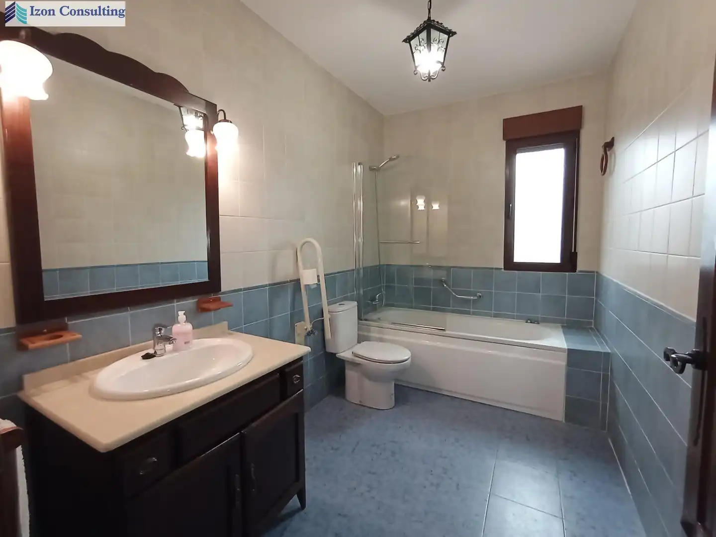 Baño de Casa o chalet en venta en Robledo con Aire acondicionado, Calefacción y Jardín privado