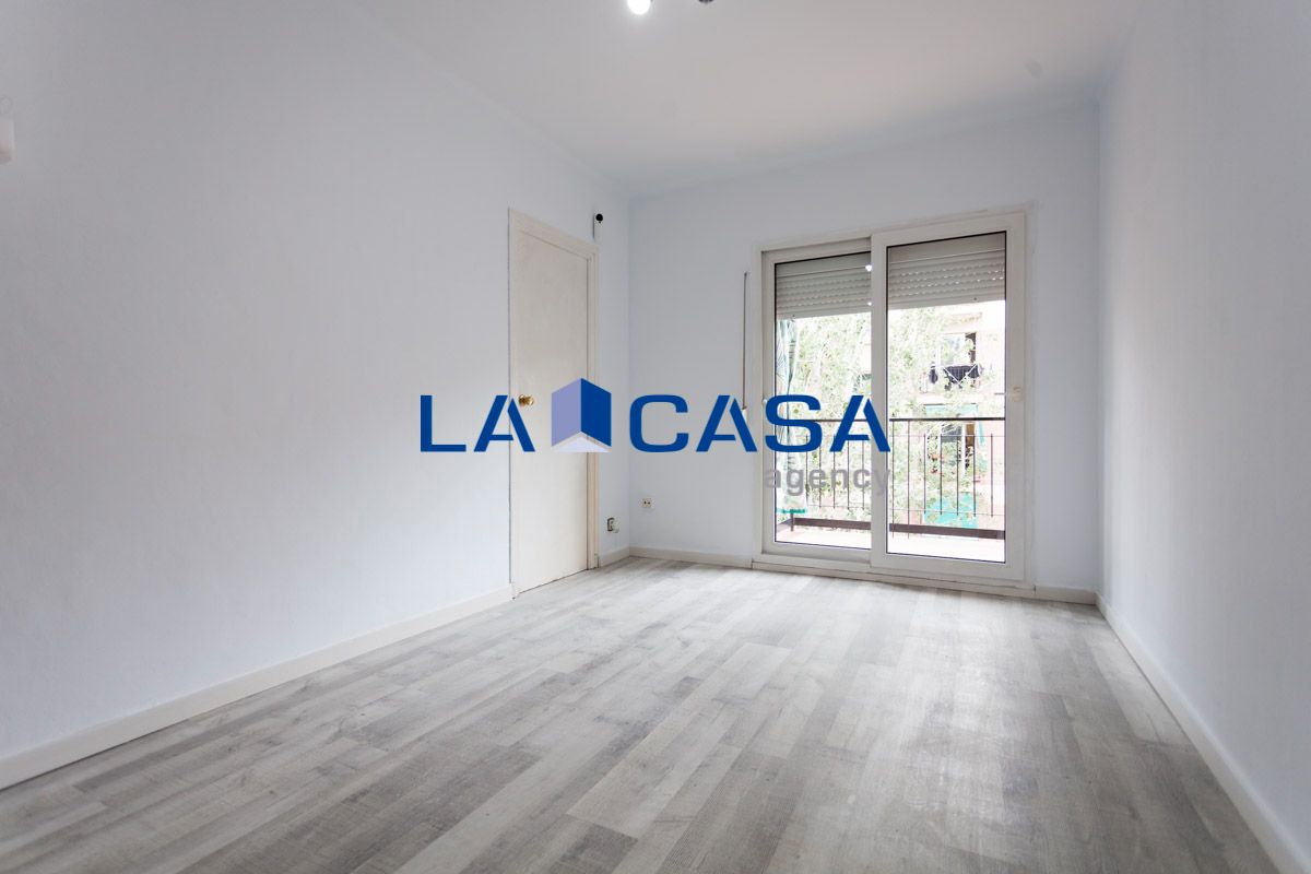Bedroom of Flat for sale in  Barcelona Capital  with Balcony