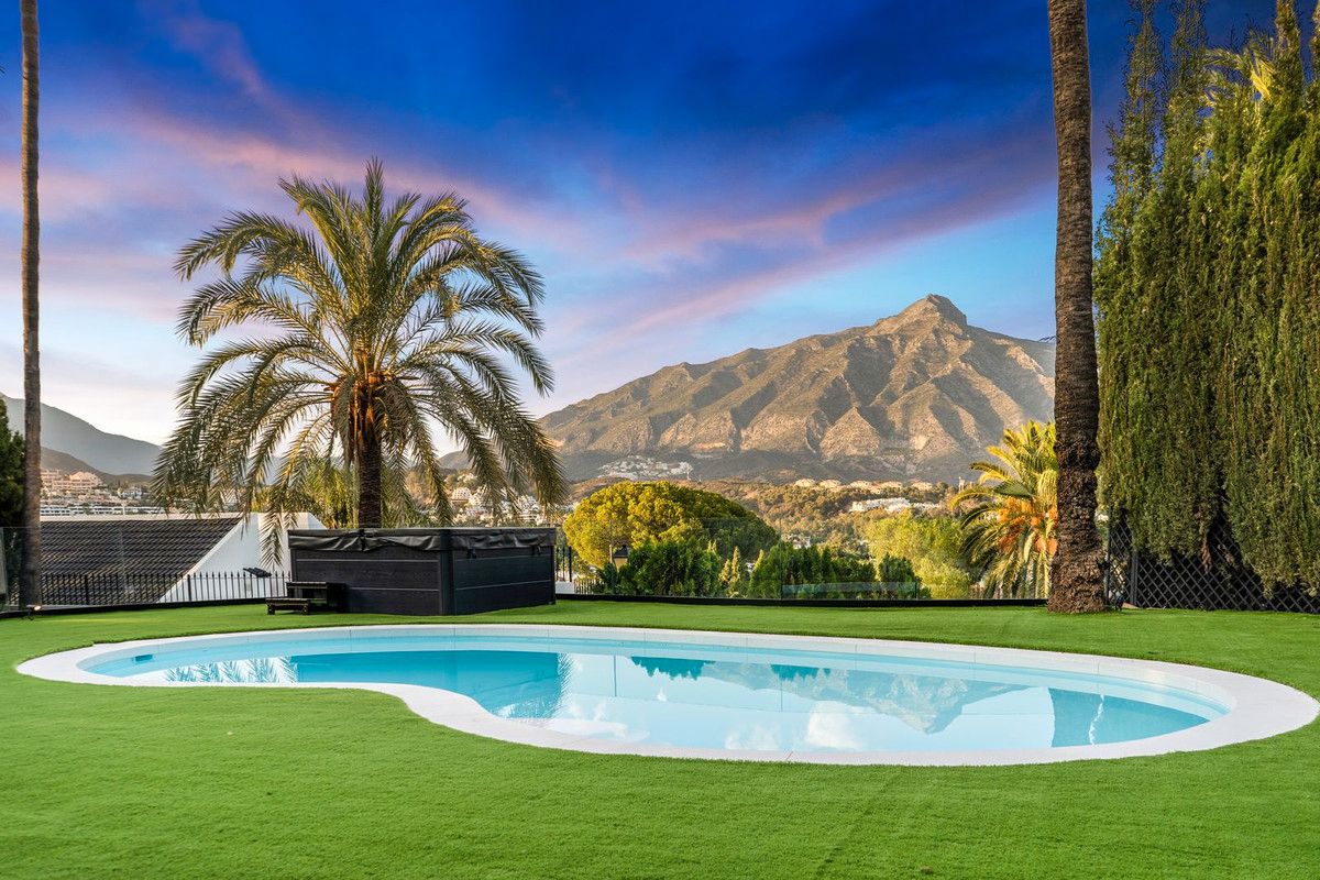 Piscina de Casa o chalet de alquiler en Marbella con Aire acondicionado, Jardín privado y Terraza