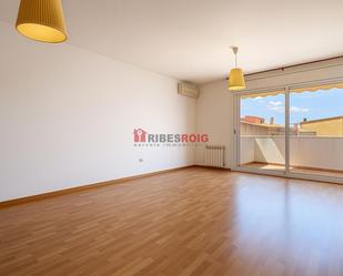 Living room of Flat for sale in Vilanova i la Geltrú  with Air Conditioner, Heating and Terrace