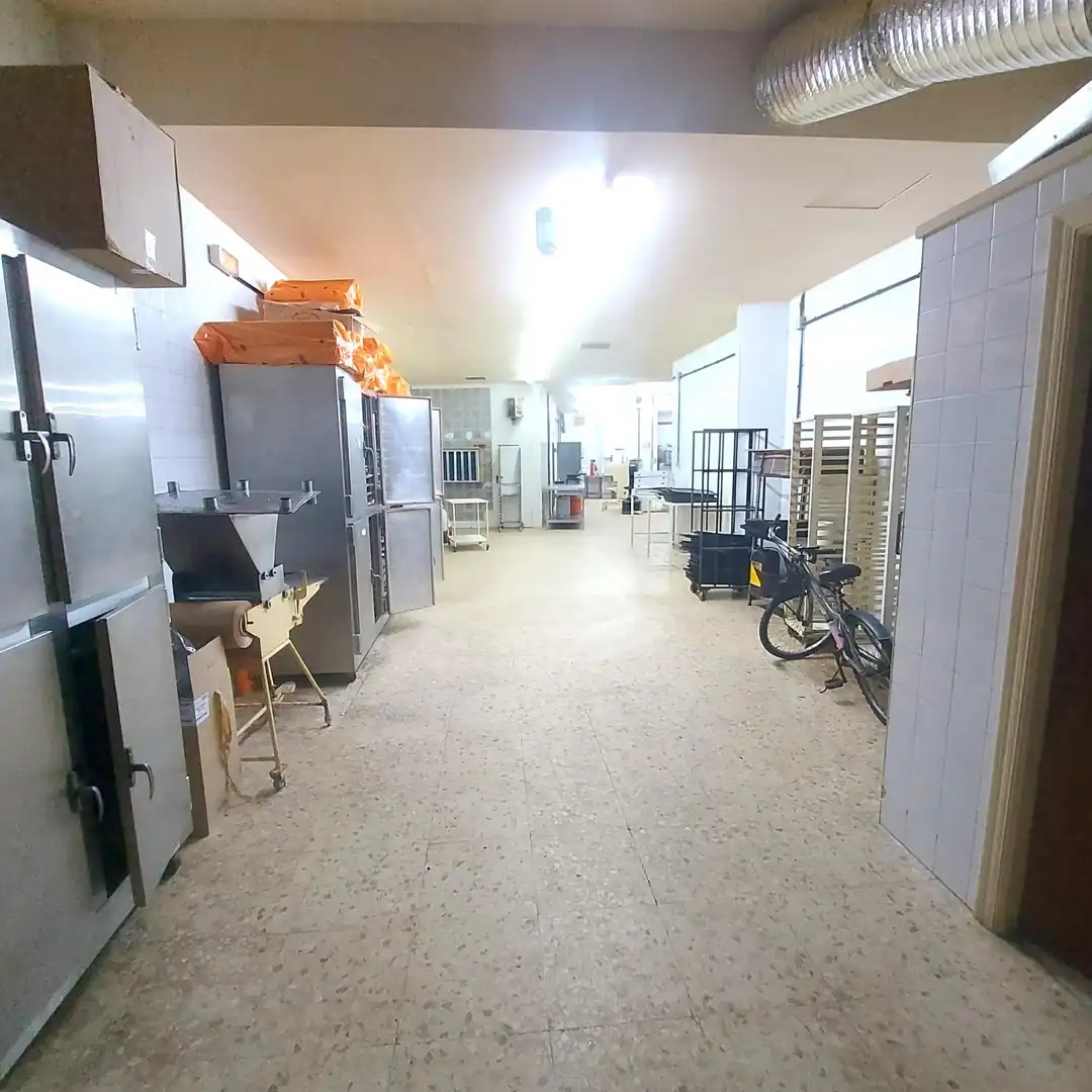Cocina de Local en venta en Sevilla con Aire acondicionado