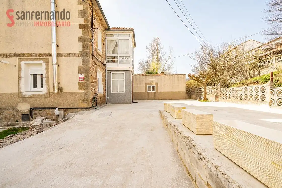 Vista exterior de Casa o xalet en venda en Campoo de Enmedio amb Calefacció, Jardí privat i Terrassa