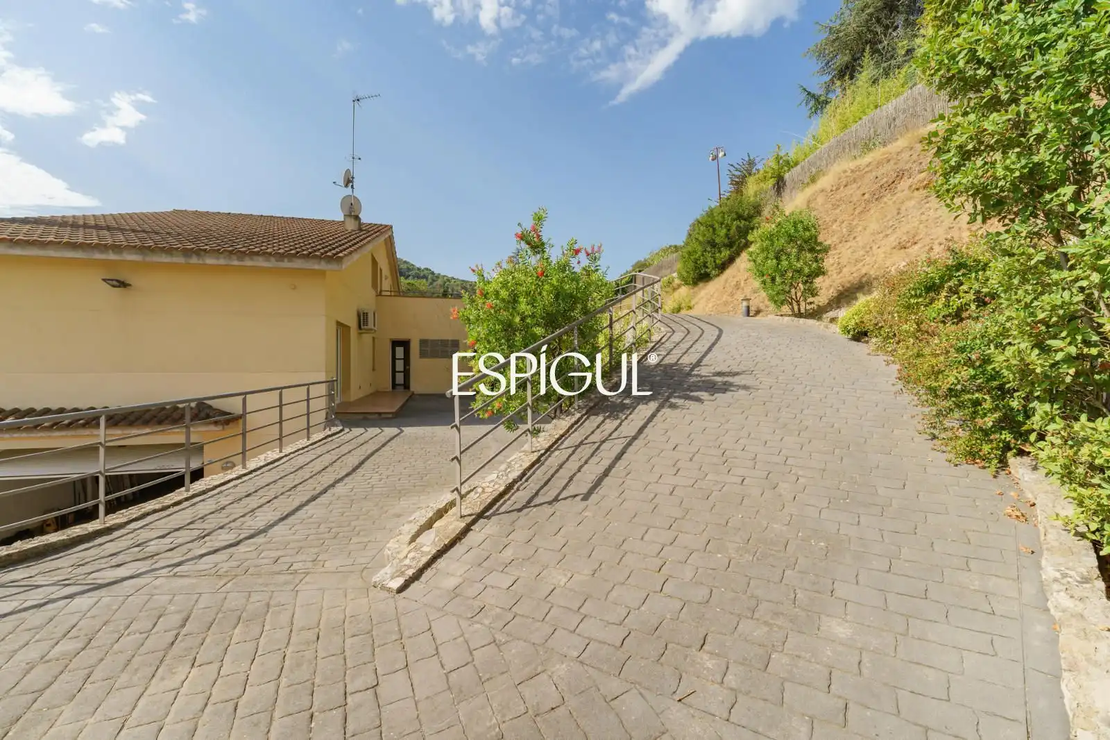 Vista exterior de Casa o xalet en venda en Vallromanes amb Aire condicionat, Calefacció i Jardí privat