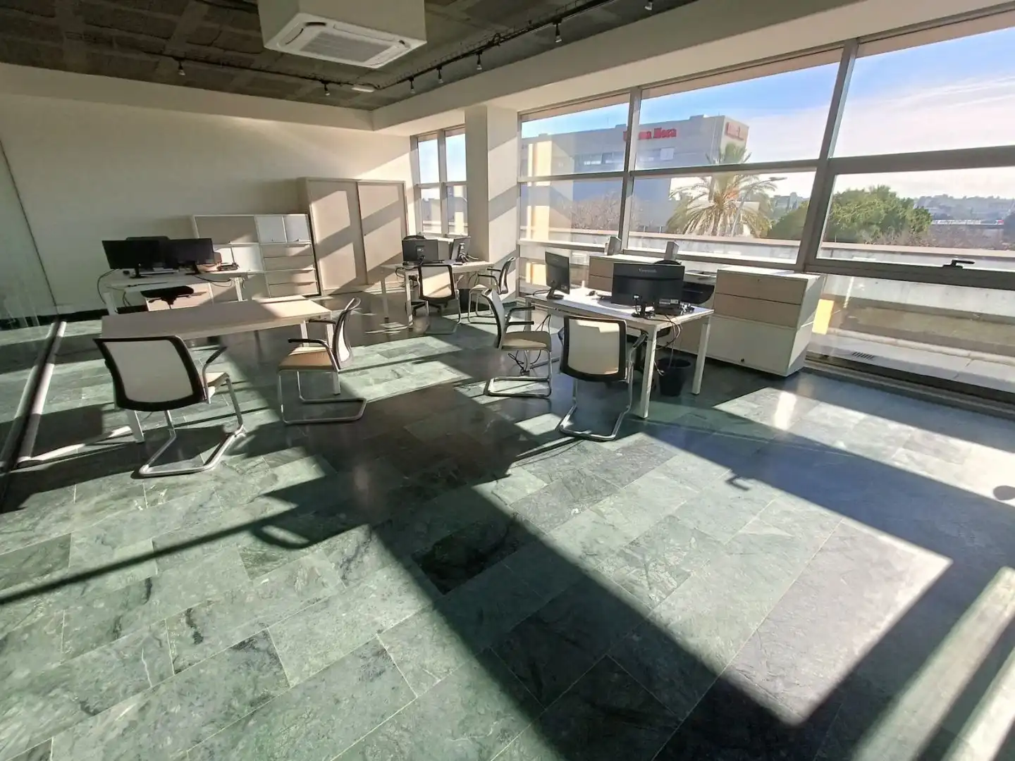 Büro mit Aufzug zur Miete in cami dels reis 168, imagen 3