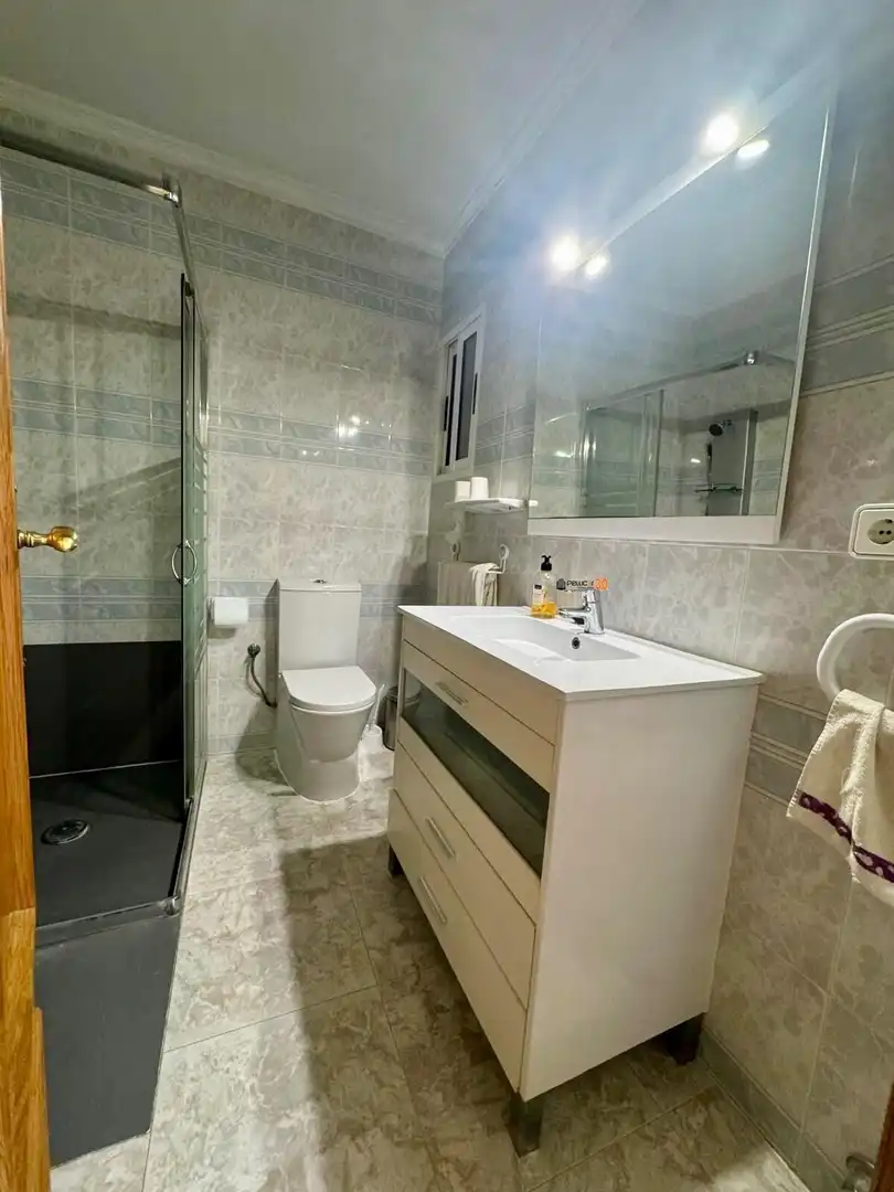 Baño de Piso en venta en Benidorm con Aire acondicionado, Calefacción y Terraza