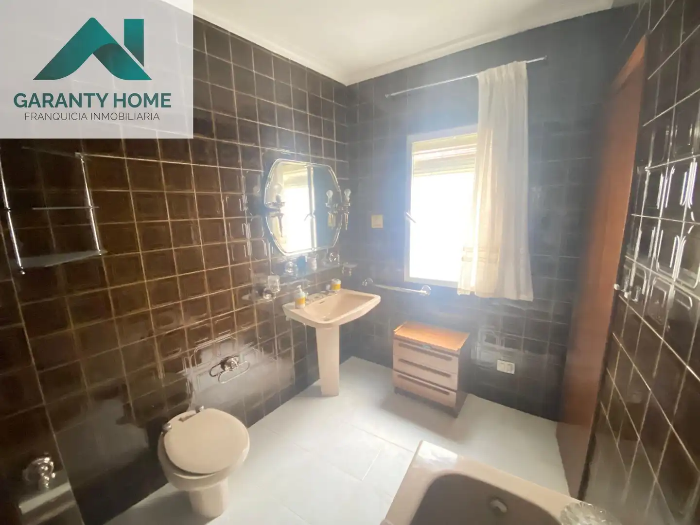 Baño de Piso en venta en Torredonjimeno con Amueblado