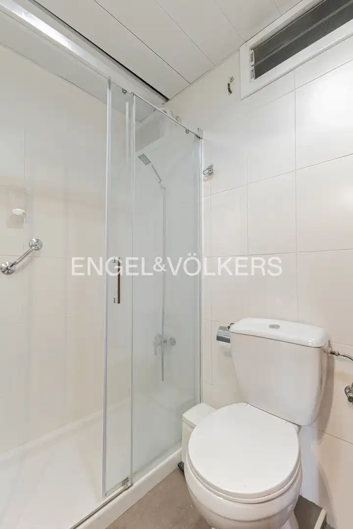 Baño de Piso en venta en Barcelona con Calefacción