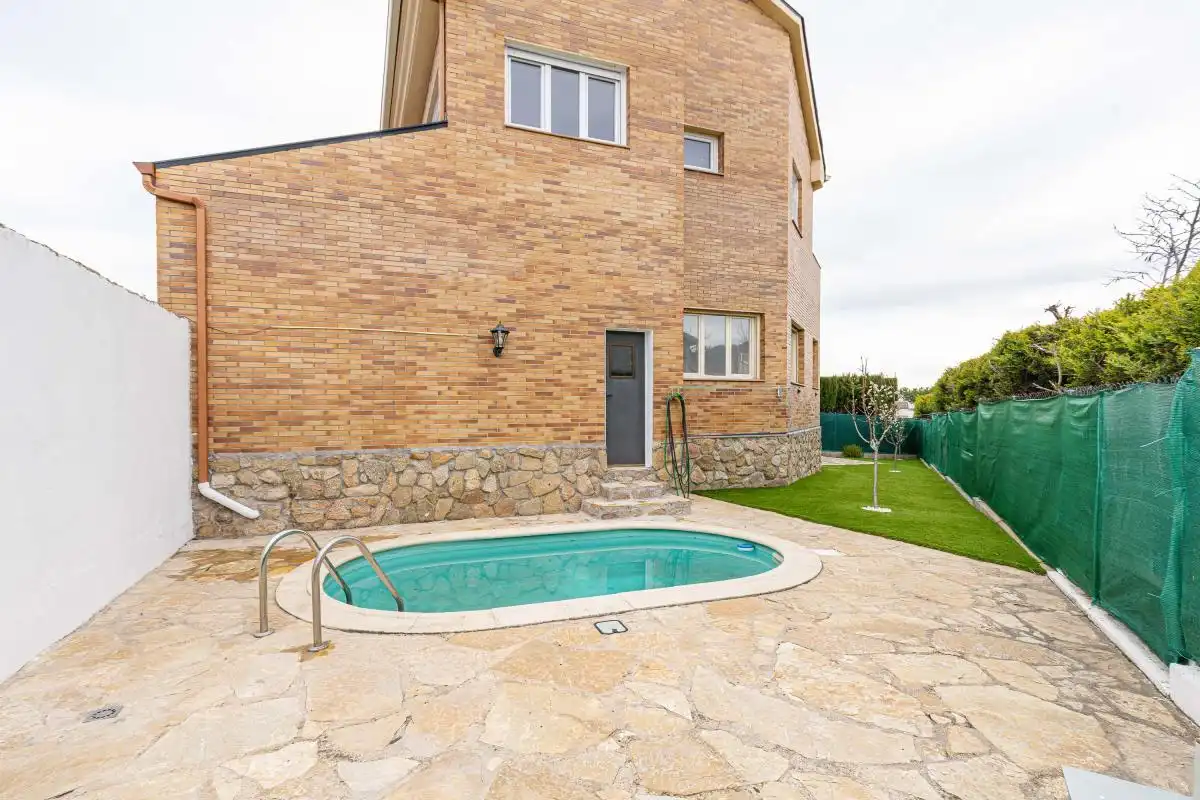 Piscina de Casa adosada en venta en Collado Mediano con Calefacción, Jardín privado y Terraza