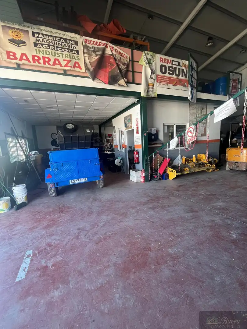 Aparcament de Nau industrial en venda en Iznájar