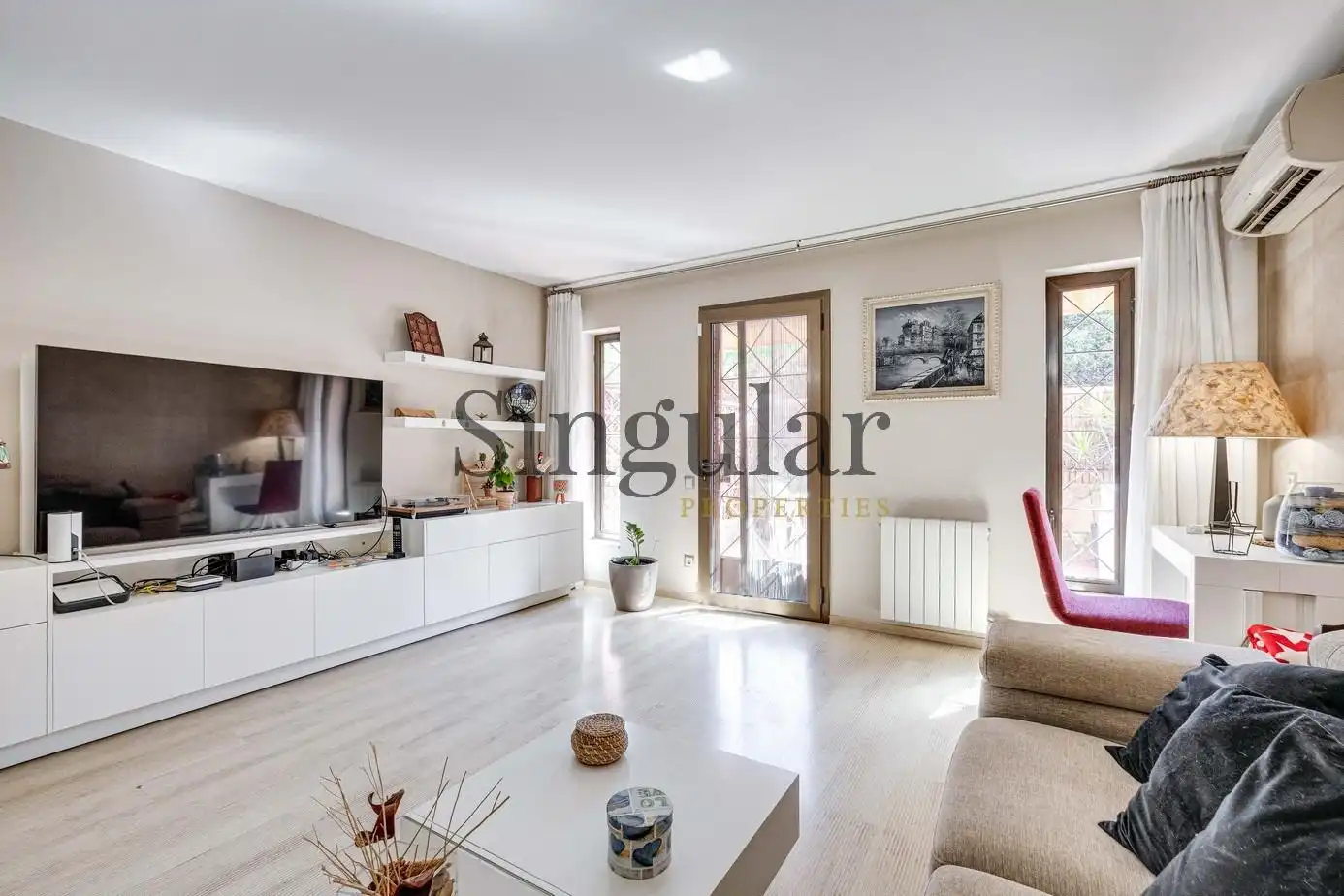 Sala de estar de Casa adosada en venta en Barcelona con Aire acondicionado, Calefacción y Terraza
