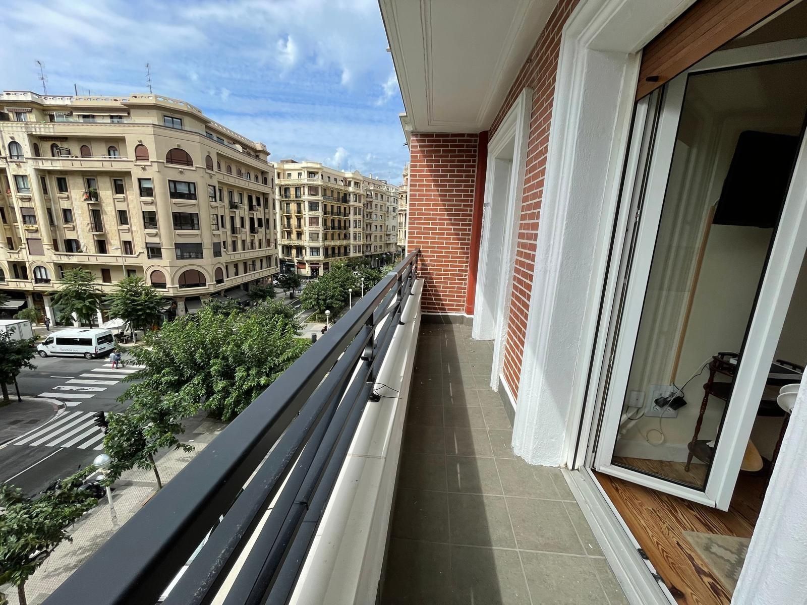 Terrassa de Pis de lloguer en Donostia - San Sebastián  amb Calefacció i Balcó