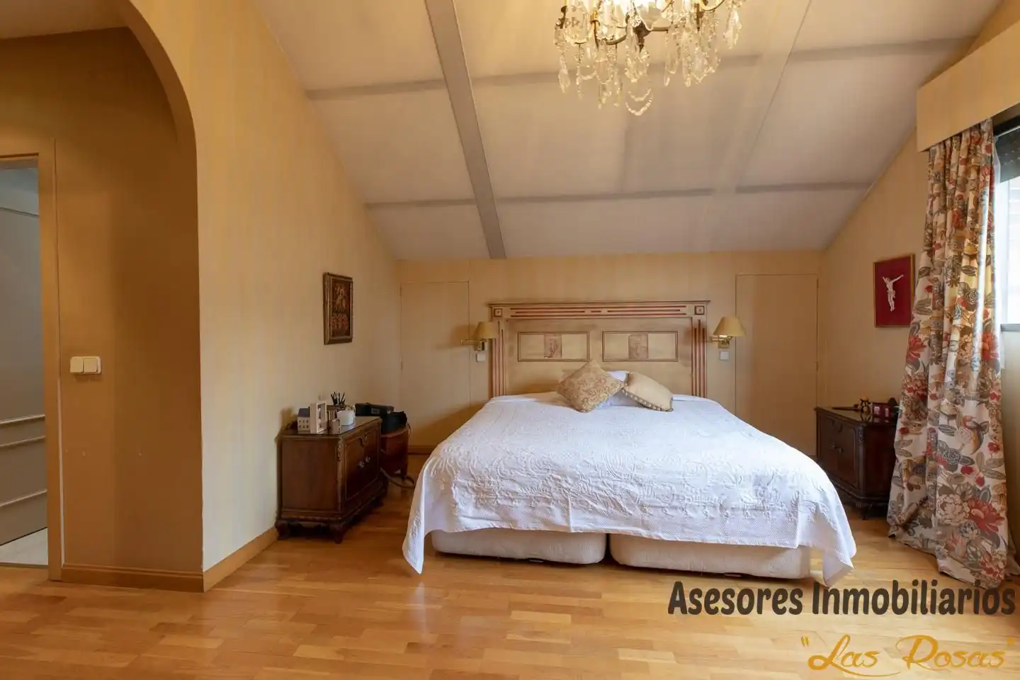 Schlafzimmer von Einfamilien-Reihenhaus zum Verkauf in Madrid mit Klimaanlage, Heizung und Privatgarten