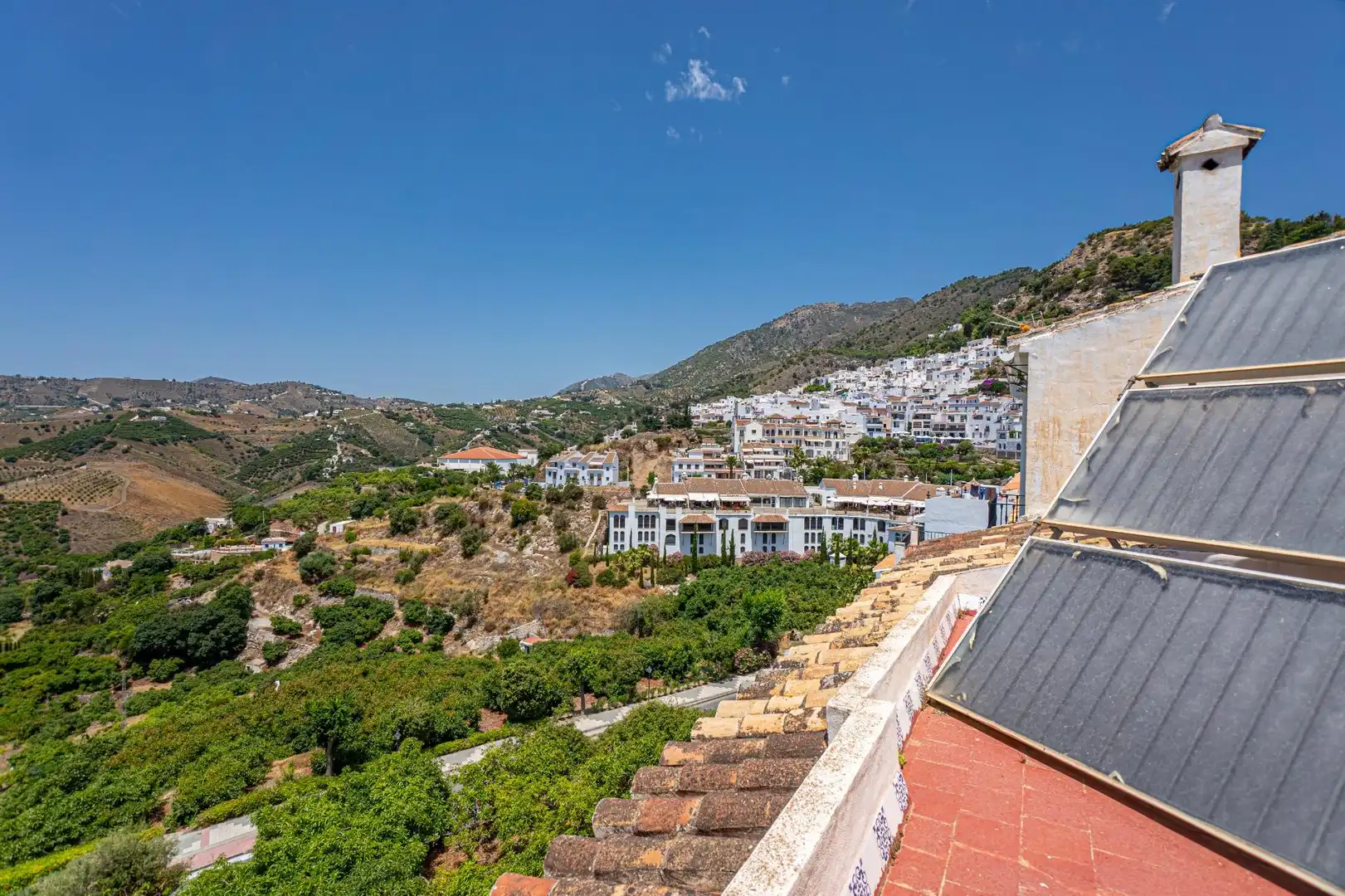 Vista exterior de Casa o xalet en venda en Frigiliana amb Aire condicionat, Calefacció i Jardí privat